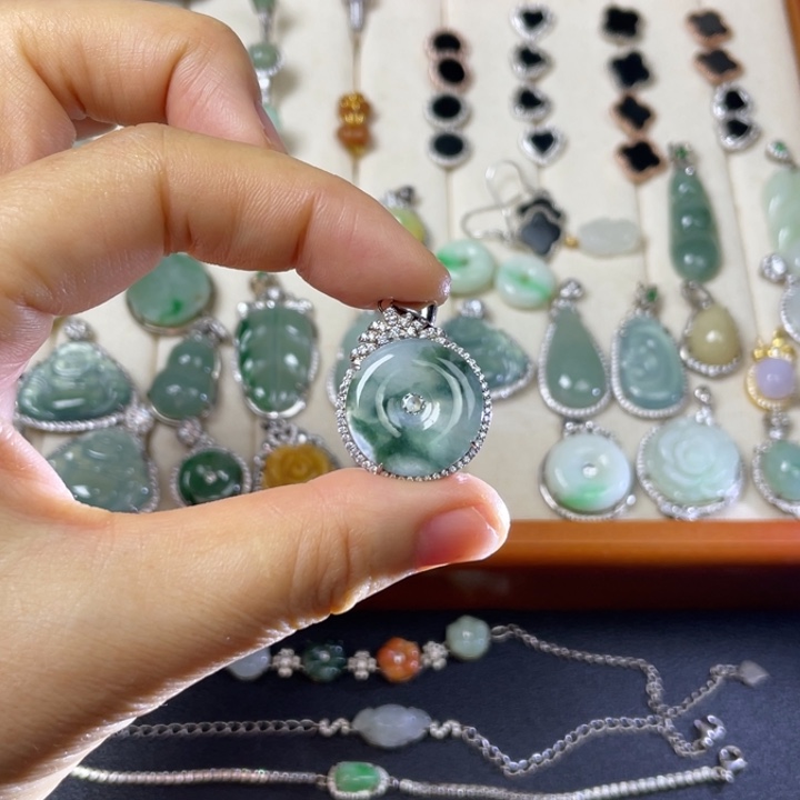 翡翠未镶嵌耳饰平安扣