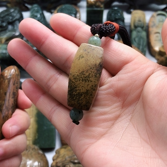 岫岩河磨玉（透闪石质玉）挂件未镶嵌