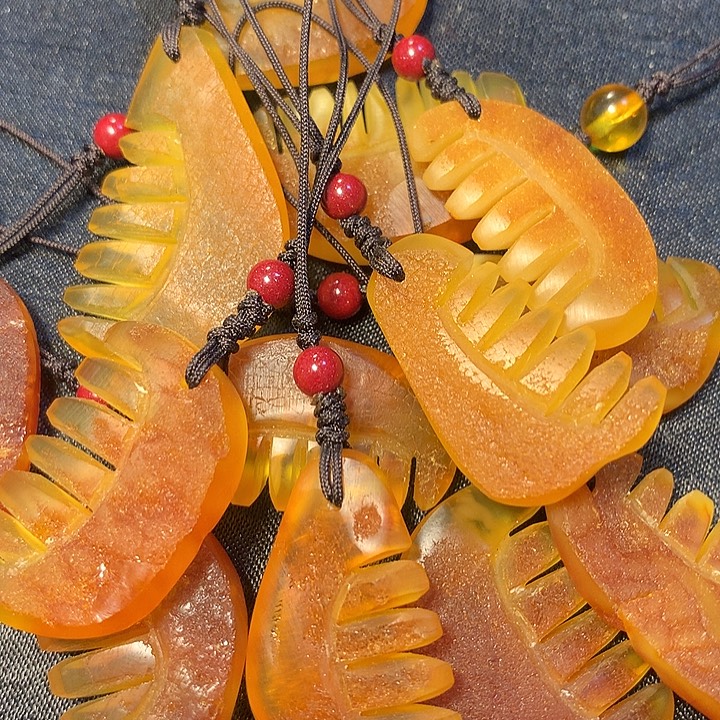 琥珀未镶嵌裸石小梳子多样性发其一