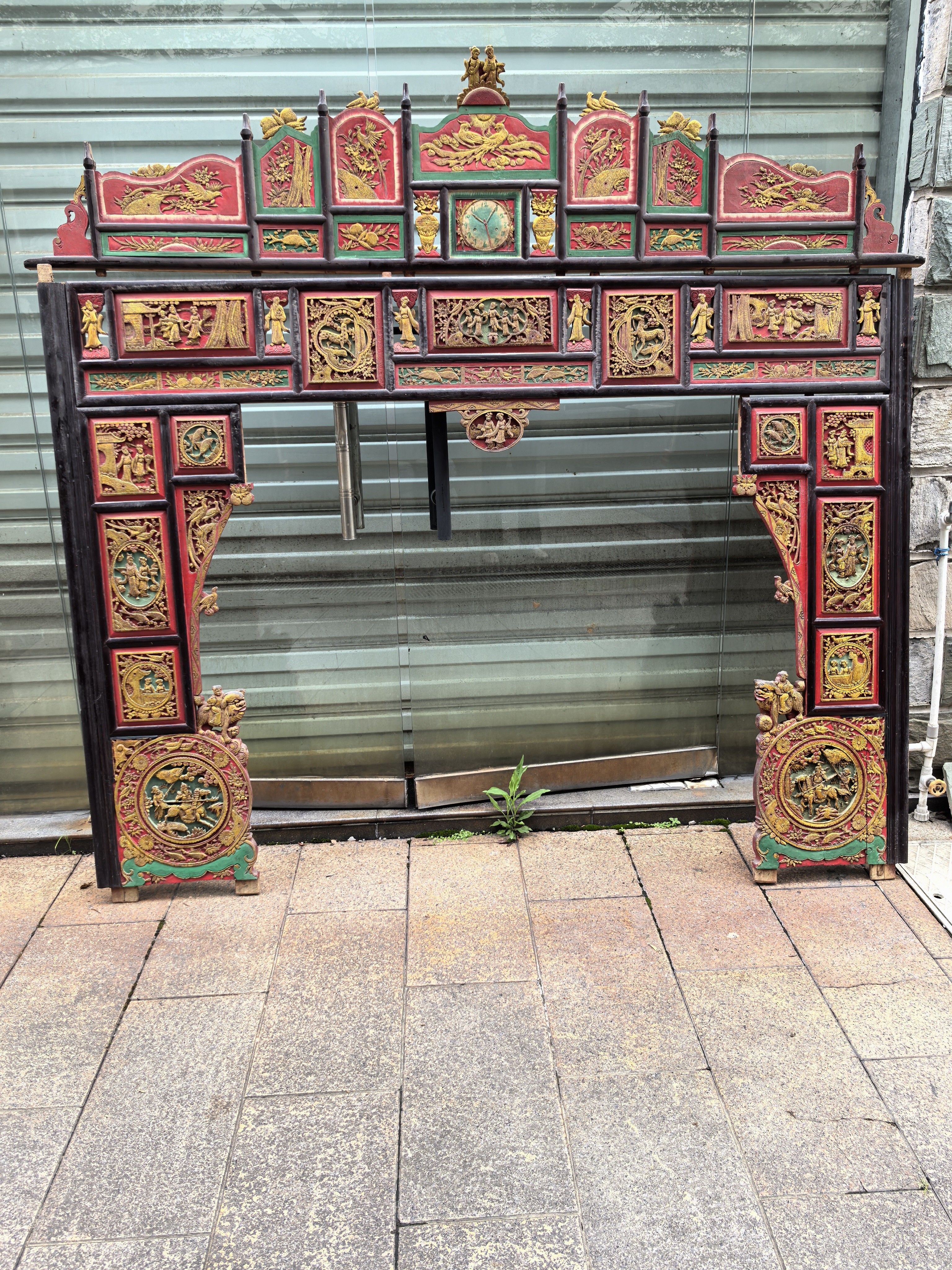 东阳老木雕板花床面古朴韵味十足