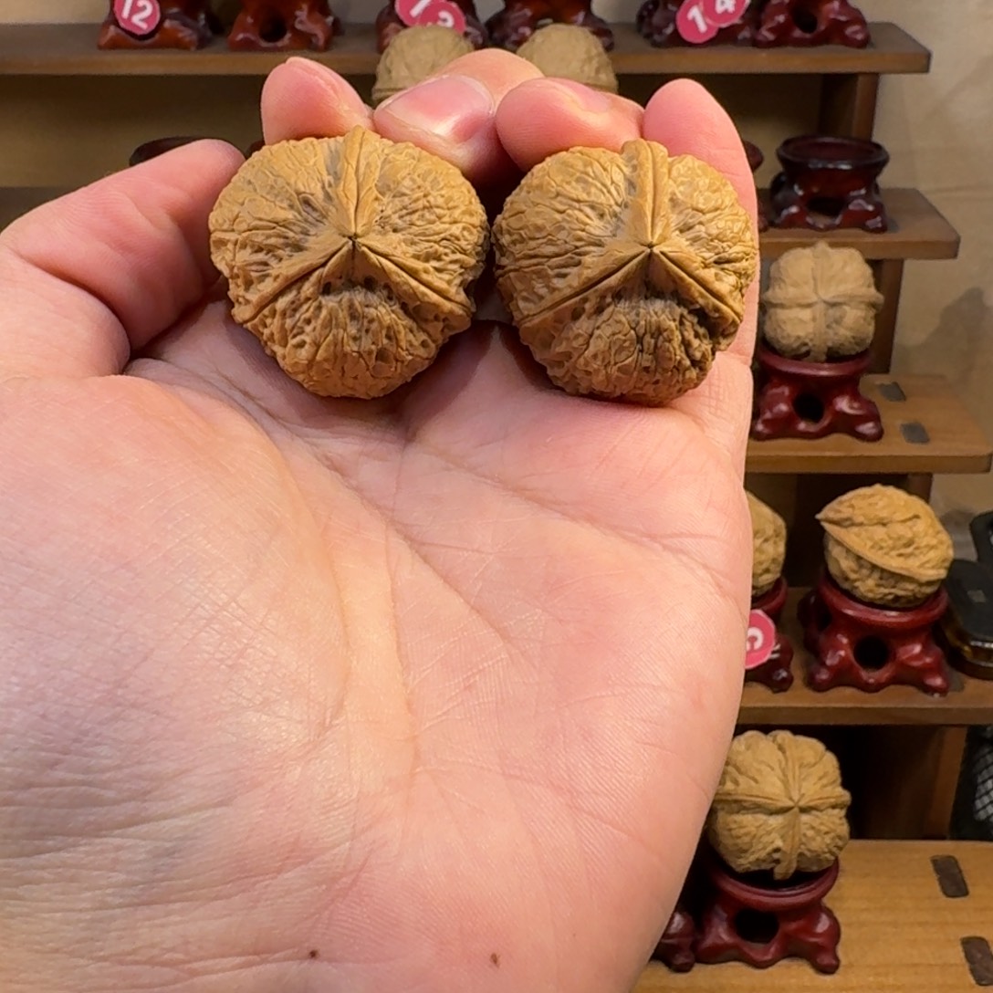 铁核桃把件铁狮子