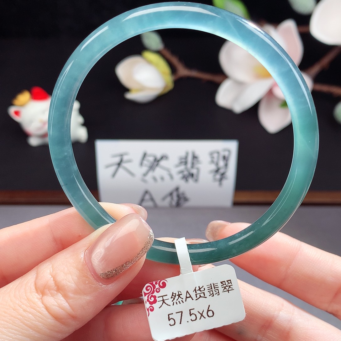 翡翠手镯（圆镯）未镶嵌