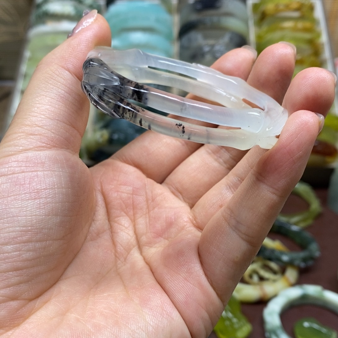 蛇纹石玉未镶嵌手镯