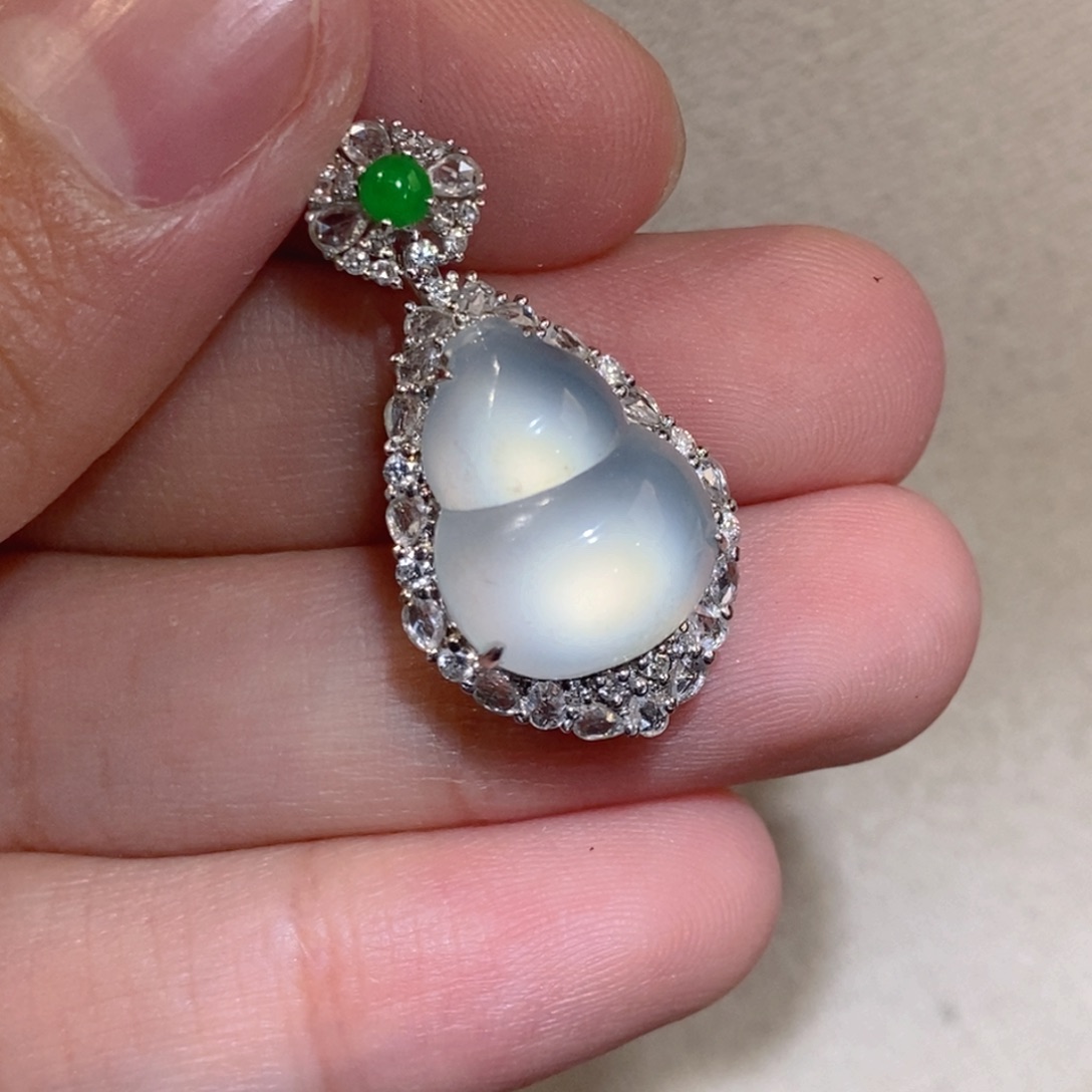 翡翠18K金镶嵌颈饰天然缅甸A货翡翠