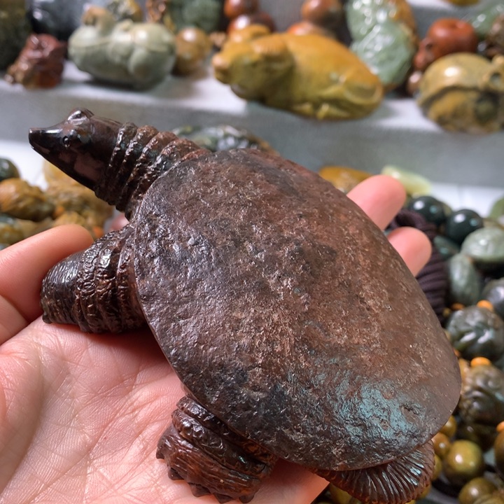 未镶嵌岫岩河磨玉（透闪石质玉）把件