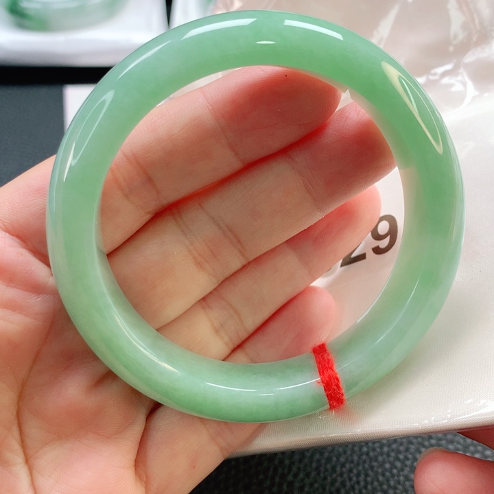 翡翠手镯未镶嵌56.8正