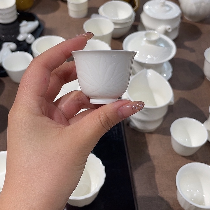 大宋定瓷小品茗杯手工微瑕款