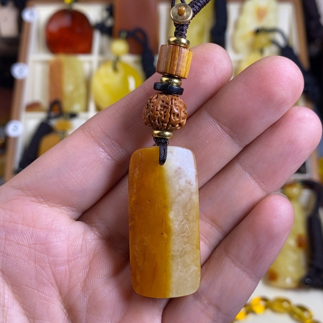 蜜蜡未镶嵌裸石大漠