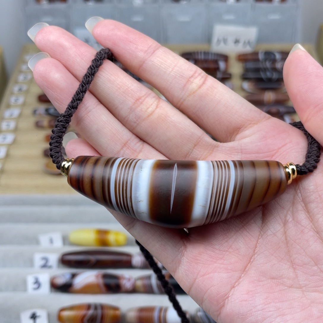 巩***龙玛瑙/玉髓合金颈饰