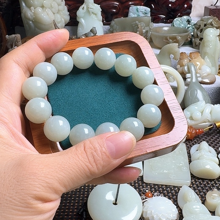 路***瓷片新号开播瓷盘一件