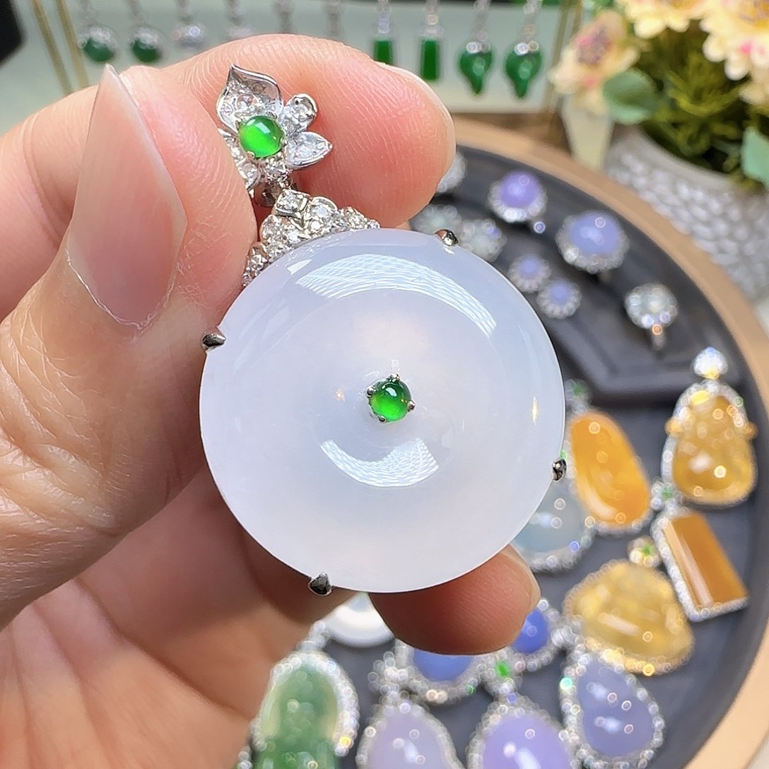 翡翠颈饰18K金镶嵌翡翠颈饰18K金镶嵌