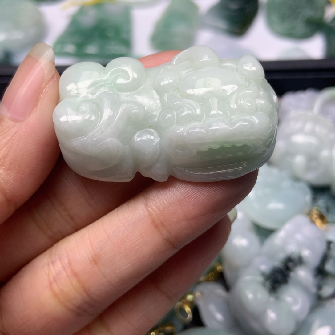 翡翠颈饰未镶嵌天然翡翠