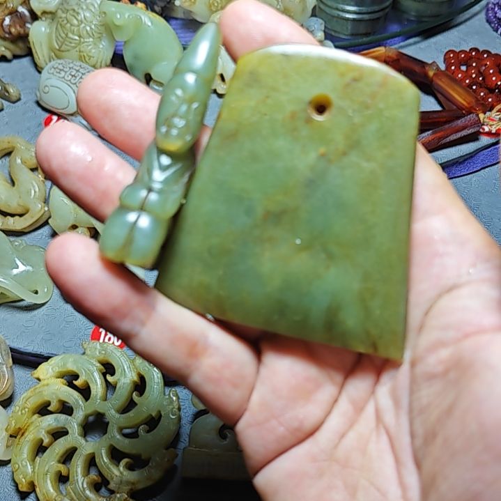 和田玉（糖玉）未镶嵌颈饰可**吧