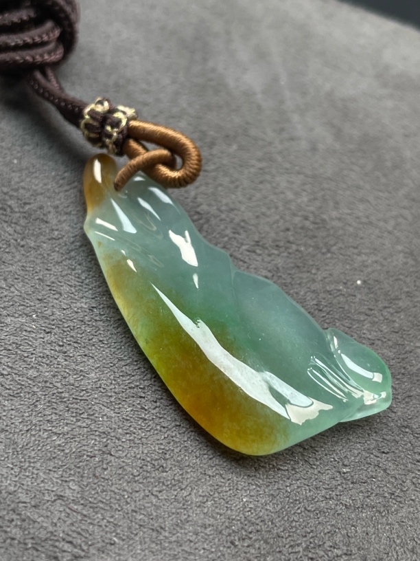 天然A货翡翠黄加路随型吊坠