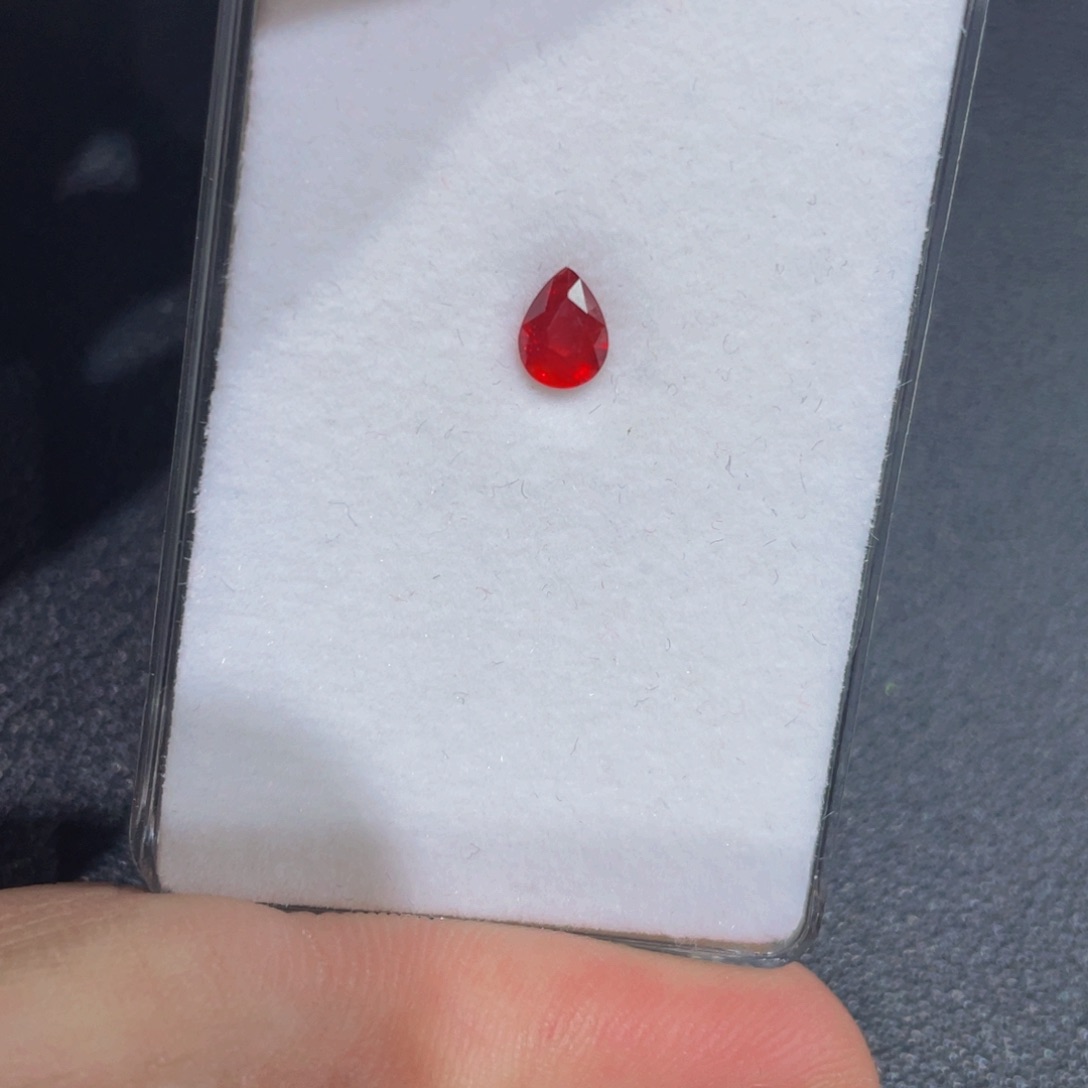 裸石未镶嵌红宝石无烧鸽血红65分吉尔德