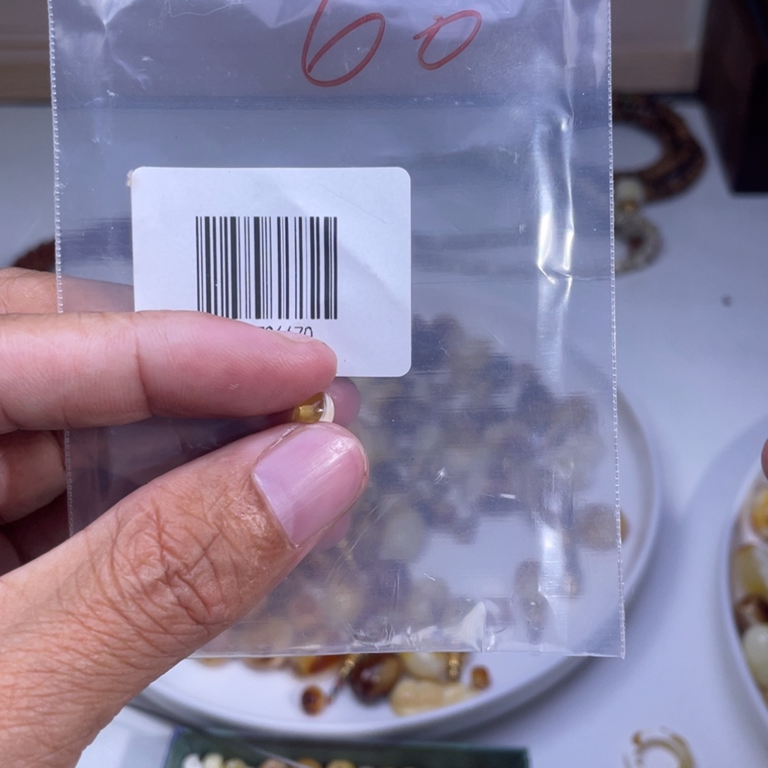 阿***香琥珀未镶嵌裸石蜜蜡