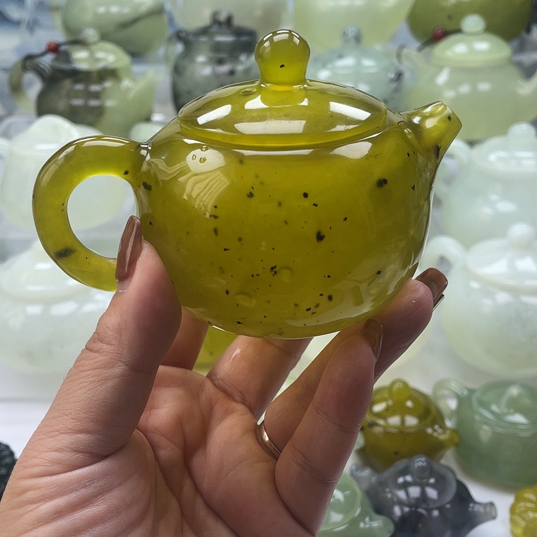 蛇纹石玉未镶嵌壶