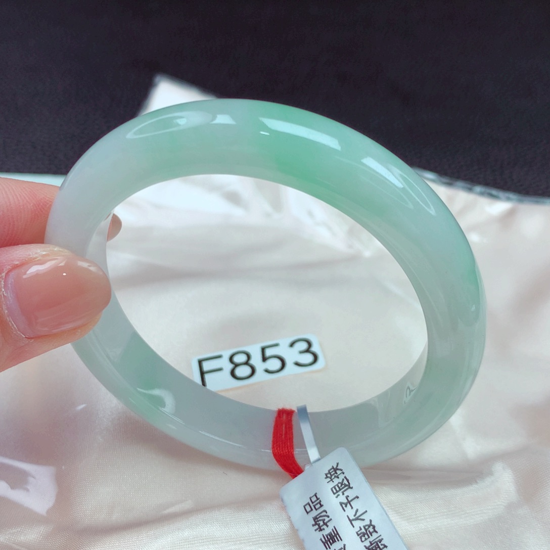 翡翠手镯未镶嵌手镯88