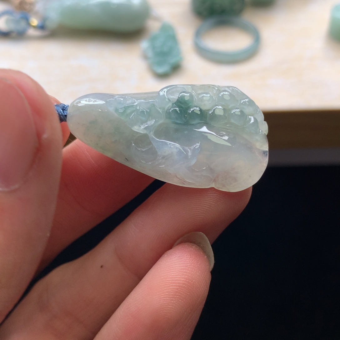 翡翠未镶嵌颈饰吊坠