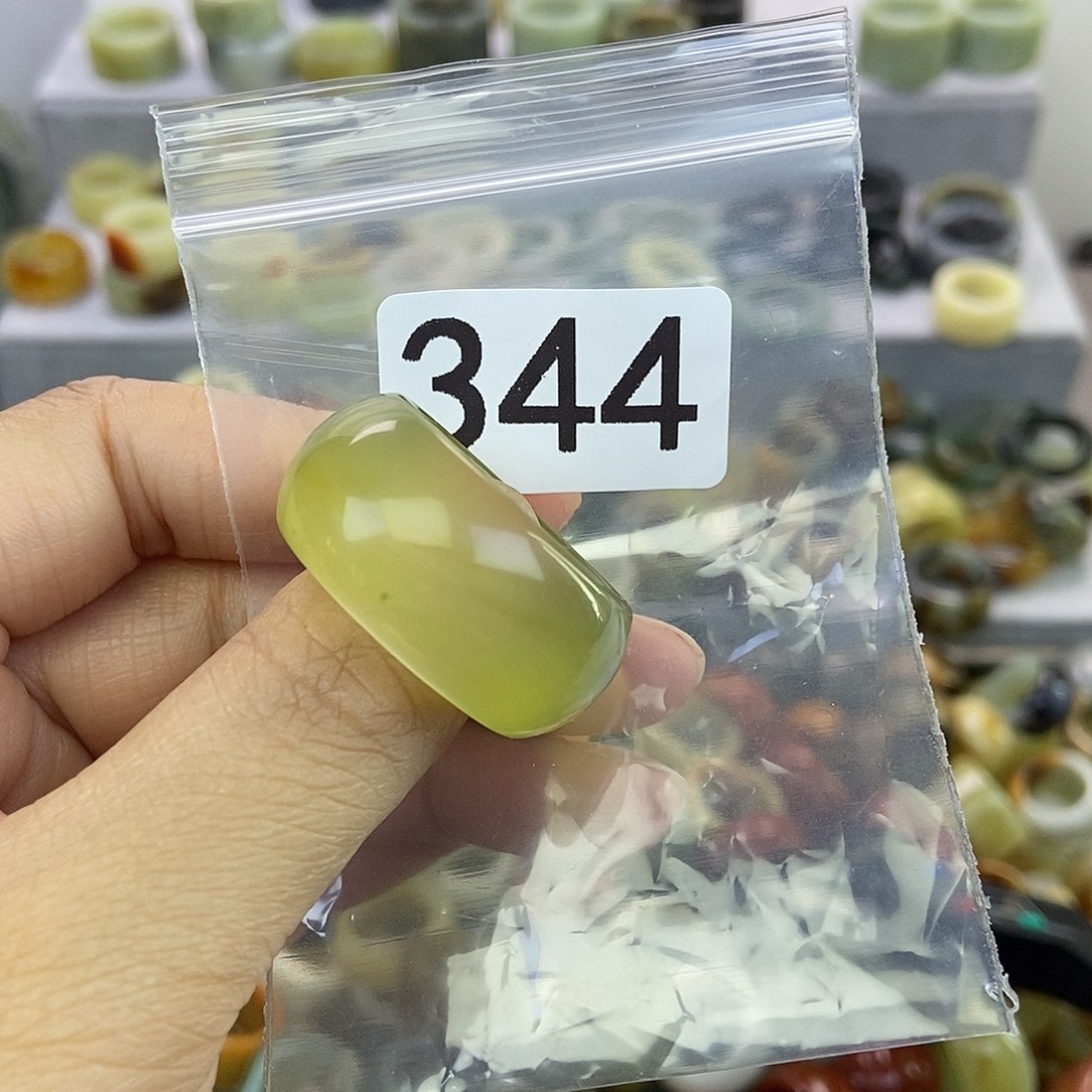 大***诲蛇纹石玉未镶嵌戒指