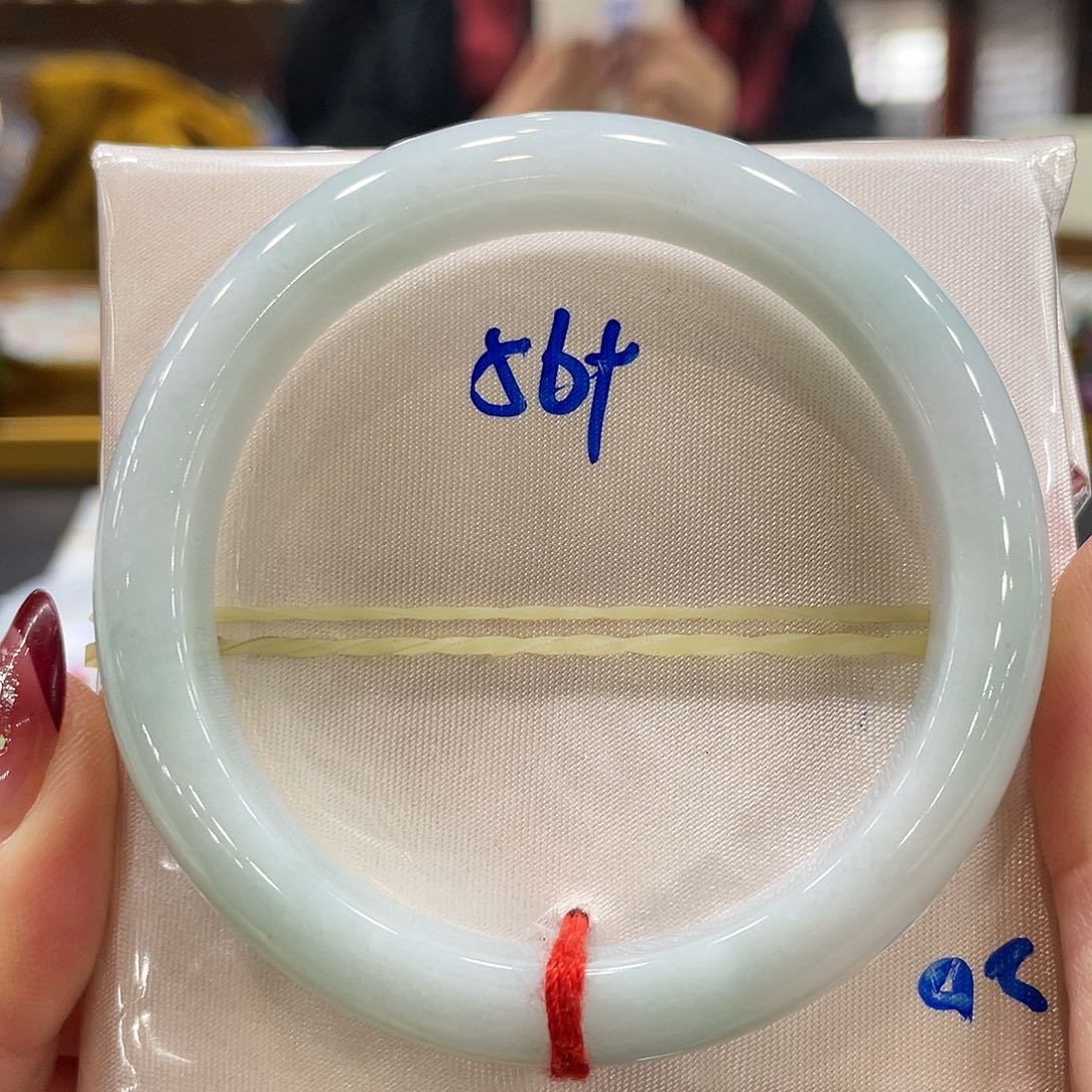 翡翠手镯未镶嵌油**圆翡翠手镯