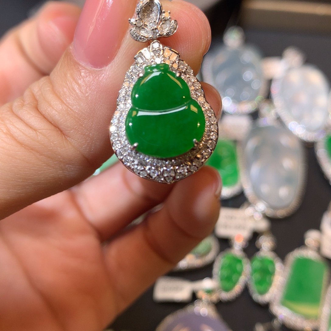 翡翠吊坠(不含链)18K金镶嵌