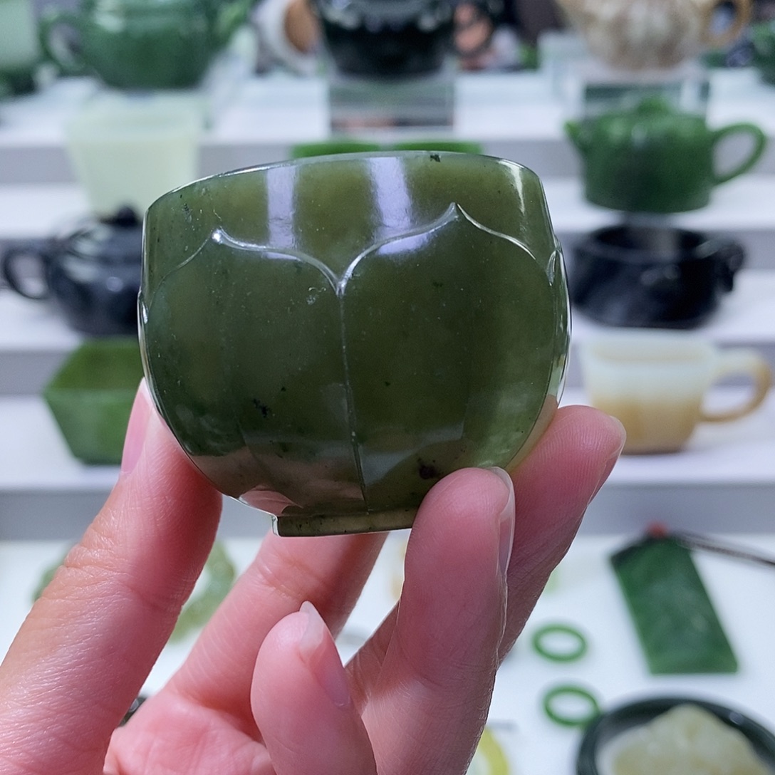 和田玉未镶嵌挂件杯子