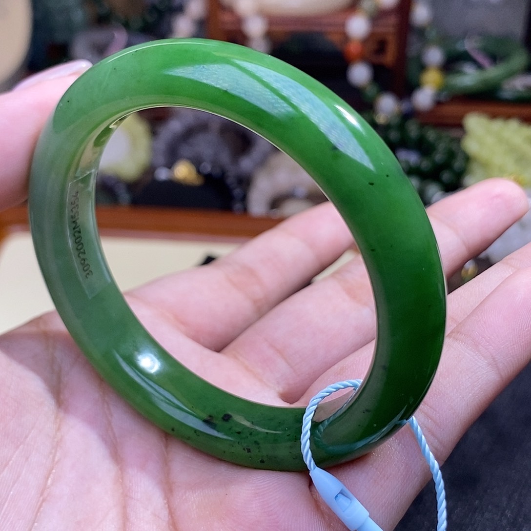 和田玉清货碧玉七号坑白加绿手镯54圈未镶嵌夏***女