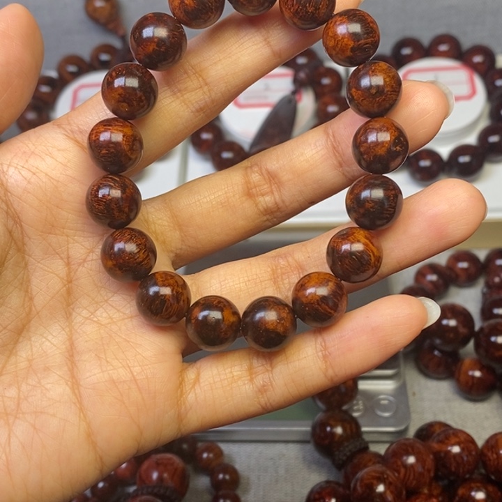 吴****黄花梨/降香黄檀1.2留疤啊