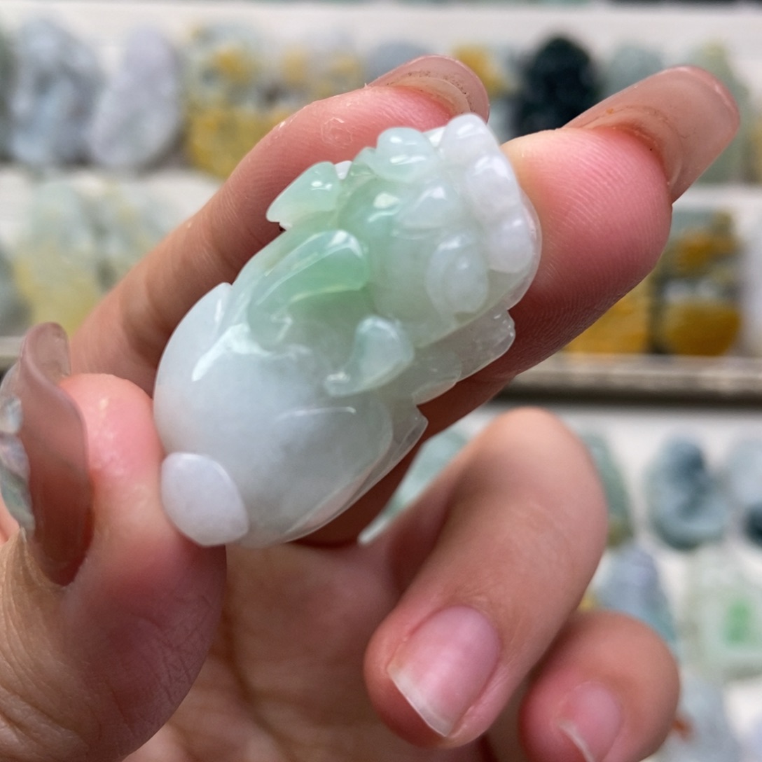 翡翠吊坠(赠链)未镶嵌