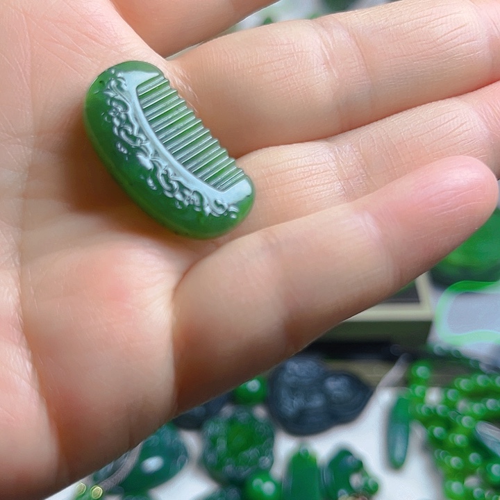 颈饰未镶嵌和田玉（糖玉）萝**N