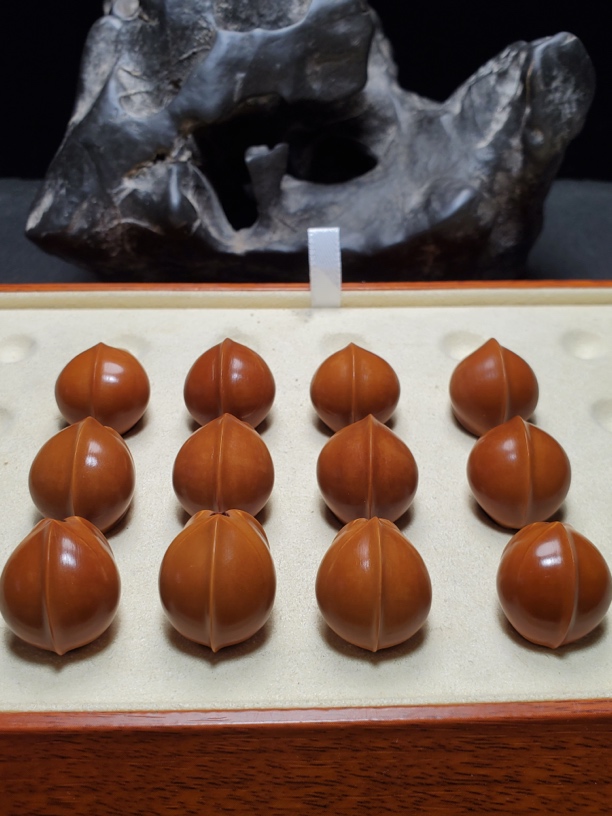 梅林铁核鲨鱼背1.8*2.2，精挑三花短圆饱满老料打磨，总共11颗！