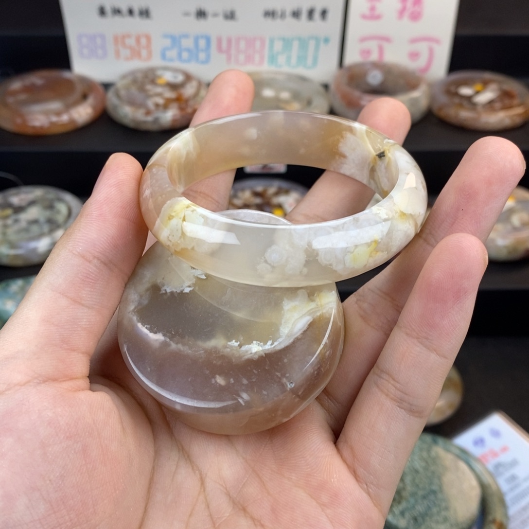 石英质玉手镯未镶嵌