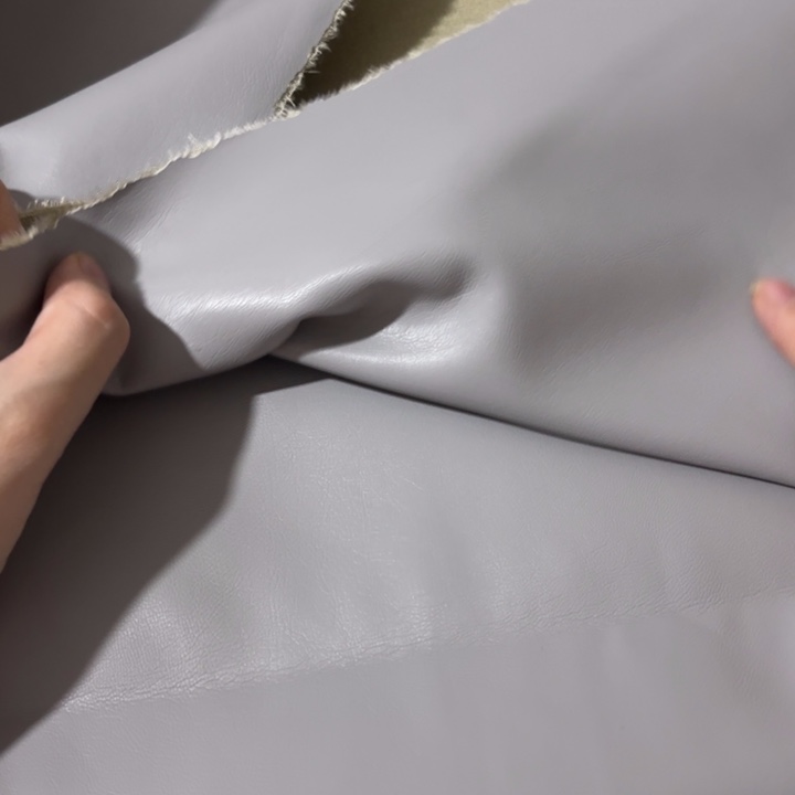 混纺浅灰色棉底皮1米。   