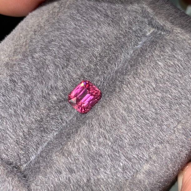 1.7克拉天然薰衣草色石榴石裸石干净玻璃体爆闪满火彩可定制款式