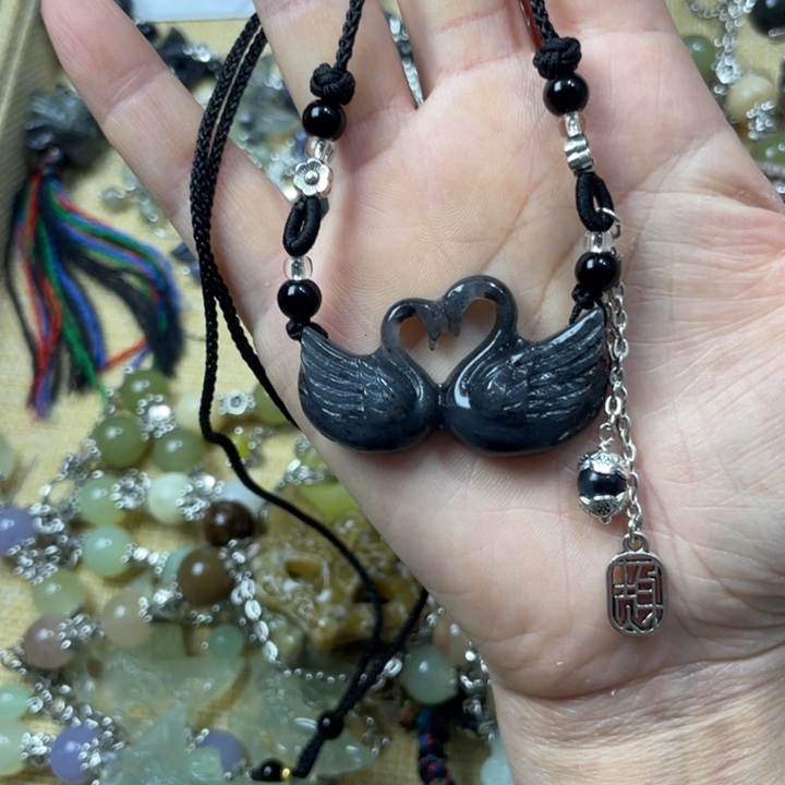 蛇纹石玉合金颈饰