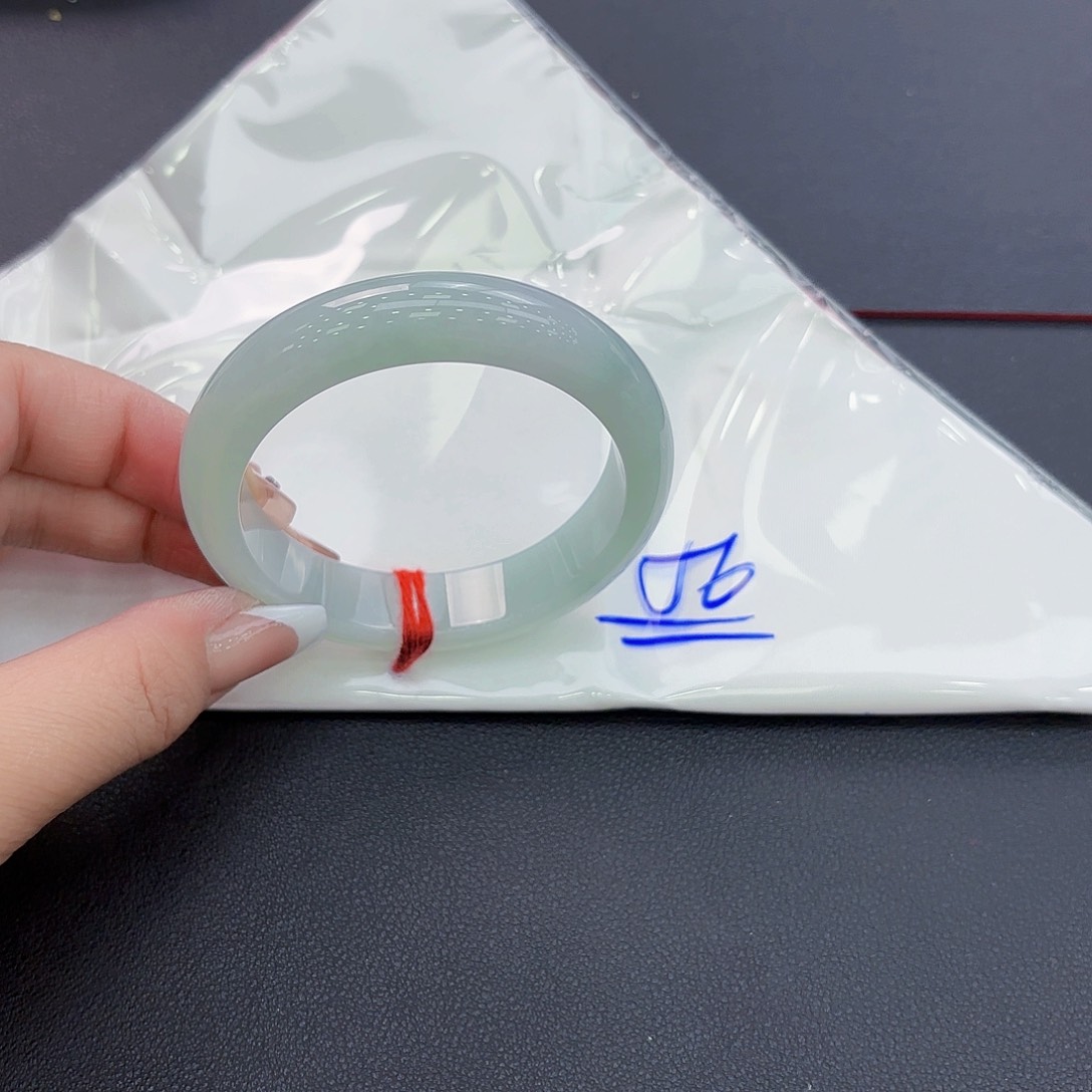 翡翠手镯未镶嵌手镯