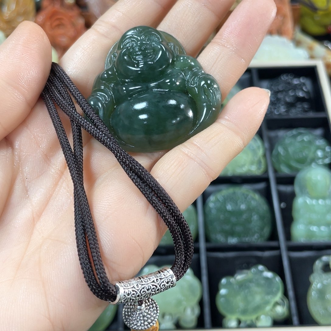 蛇纹石玉颈饰合金