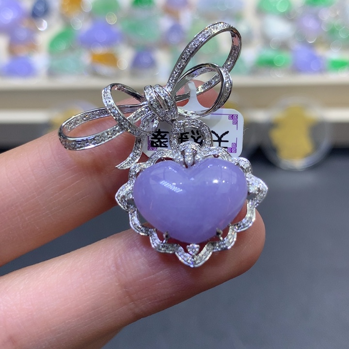 翡翠颈饰18K金镶嵌翡翠