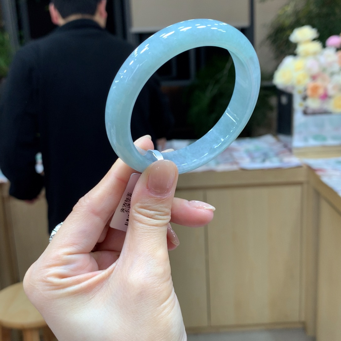 翡翠手镯未镶嵌可***嘟不退不换