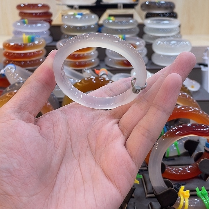 玛瑙/玉髓手镯未镶嵌