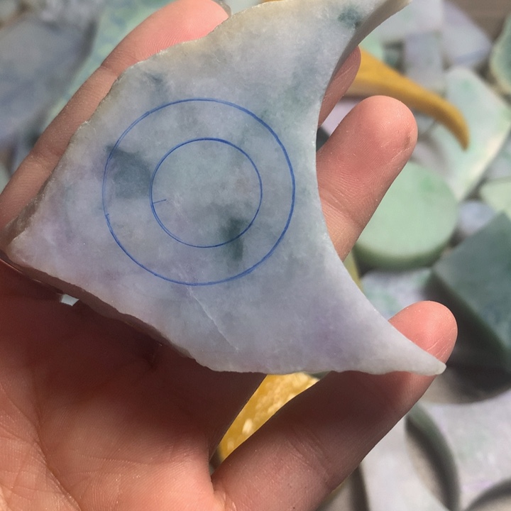 翡翠颈饰未镶嵌翡翠