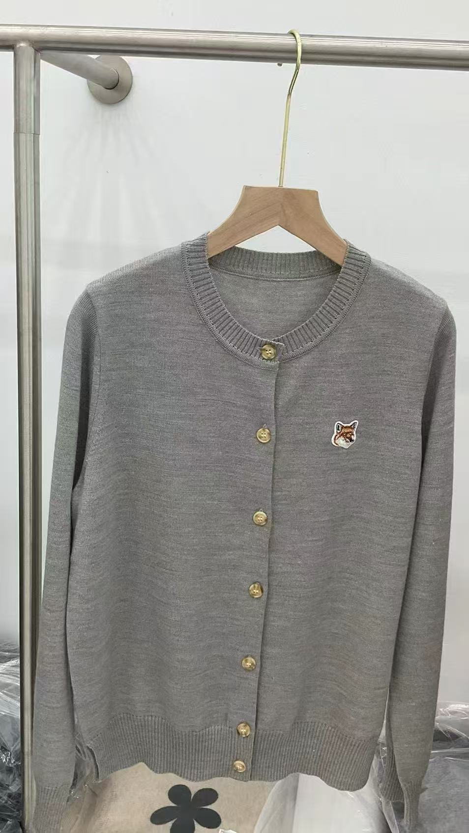 【阳阳高品】赵露思同款25新款经典百搭小狐狸刺绣针织开衫外套