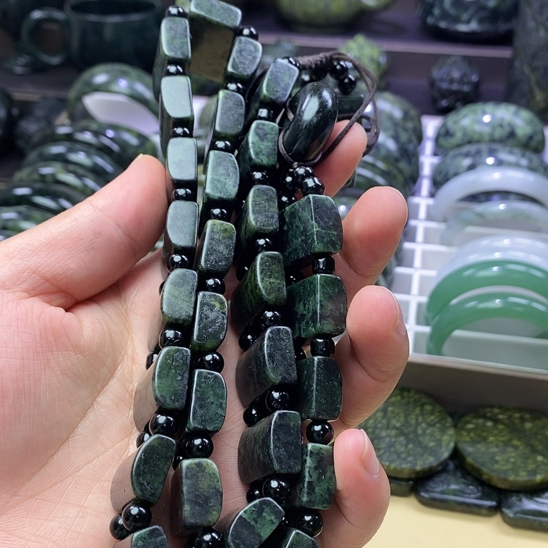 蛇纹石玉未镶嵌腰牌