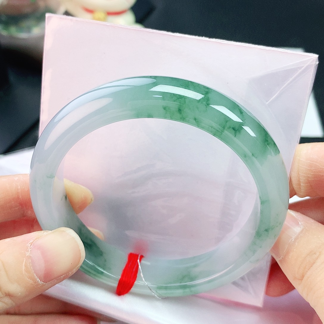 翡翠手镯未镶嵌56圈