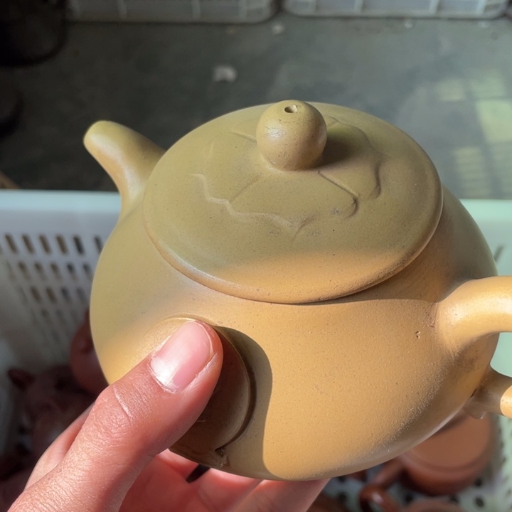 紫砂茶壶老厂紫砂壶一件。