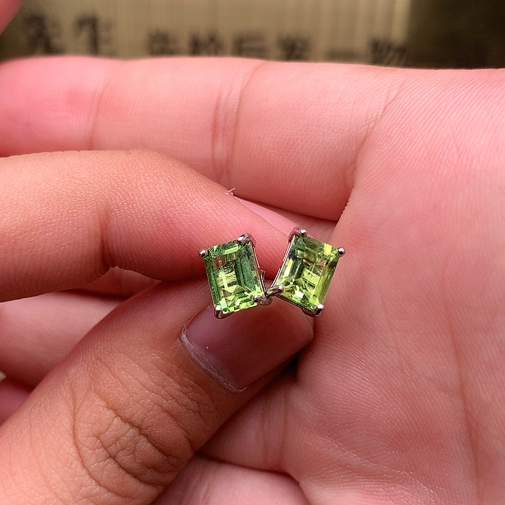 橄榄石耳饰银S925镶嵌