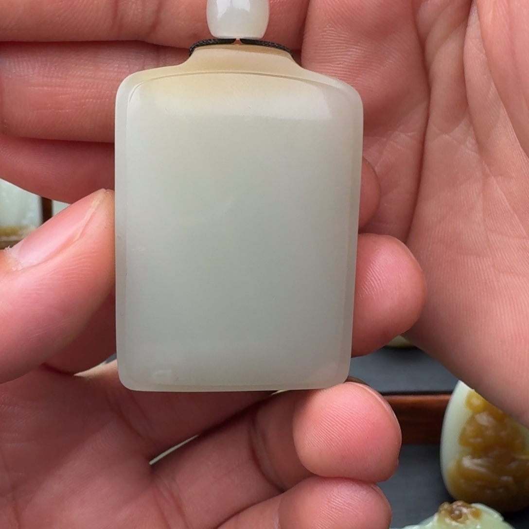 摸***手和田玉未镶嵌颈饰