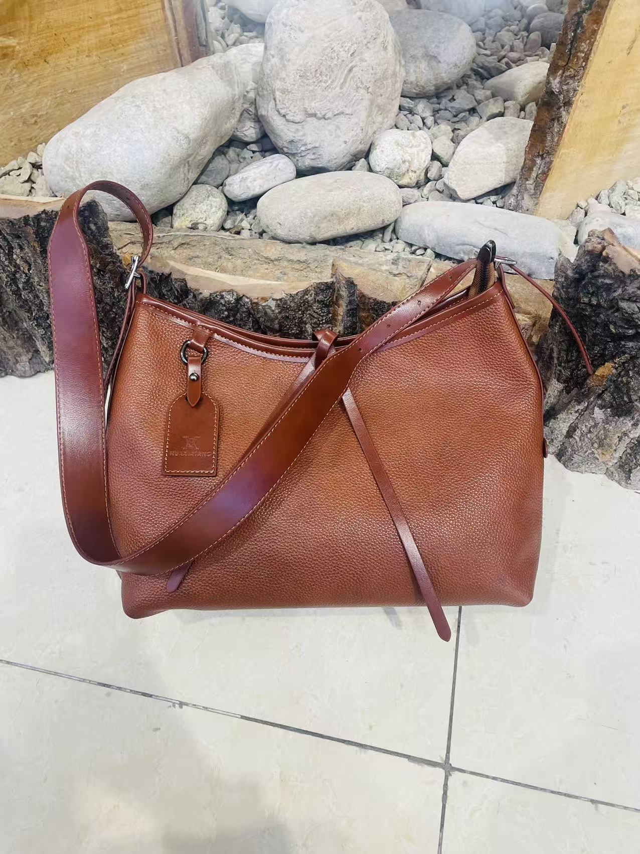 2025新款秋冬复古风头层牛皮时尚简约单肩斜挎腋下真皮女包包5605