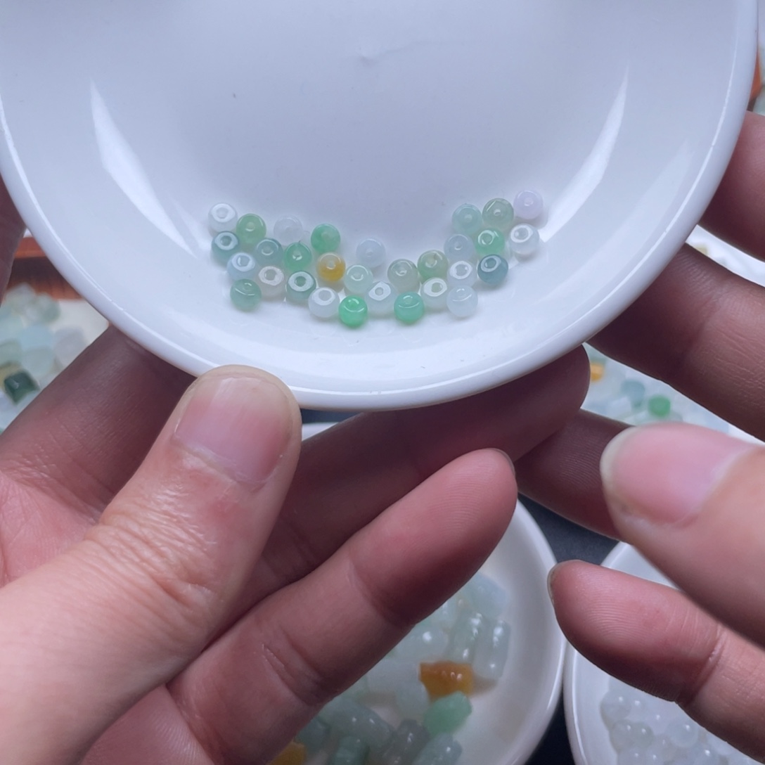 翡翠散珠翡翠算盘珠卡4。 30颗